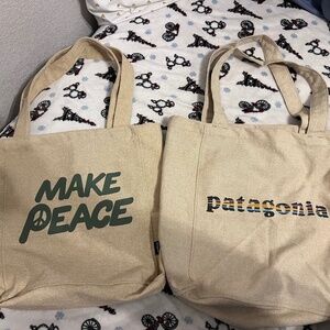 Patagonia - Two Beige Tote Bags Make Peace NEW